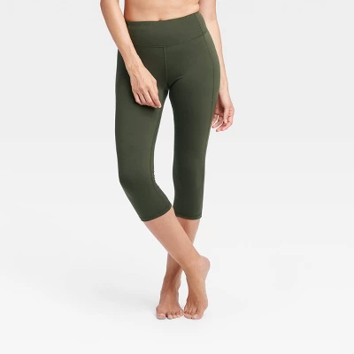 Women's Simplicity Mid-Rise Capri Leggings 20" - All In Motion™ - Image 6